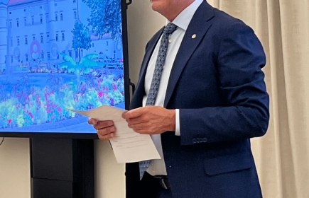 Präsident Erfried Bäck stellt das Programm für das kommende Clubjahr 2025/26 vor