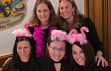 Freundinnen: Christine Hübner, Marie Dietrich, Ursula Blunder,
Karoline Schwarz, Ingrid Gritschacher